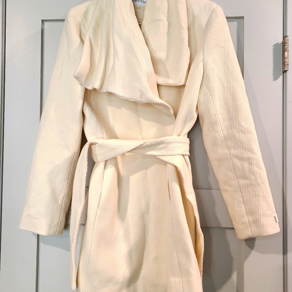Beautiful cream colored Calvin Klein jacket size 6 worn once.